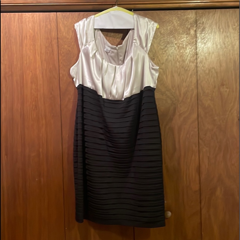 London Times white and black formal dress, size 22W.